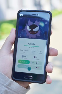 Pokemon gitmek App smartphone cep telefonu ile