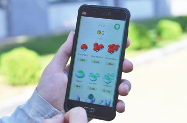 Pokemon gitmek App smartphone cep telefonu ile