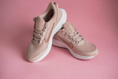 Kyiv, Ukrayna - 13 Temmuz 2020: Nike koşu ayakkabıları 