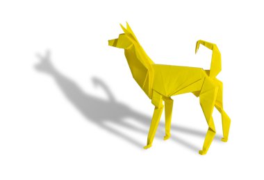 beyaz izole sarı origami köpek