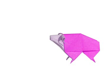 pembe origami koyun üzerine beyaz izole