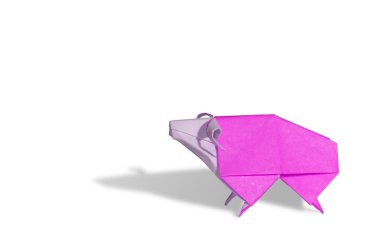pembe origami koyun üzerine beyaz izole