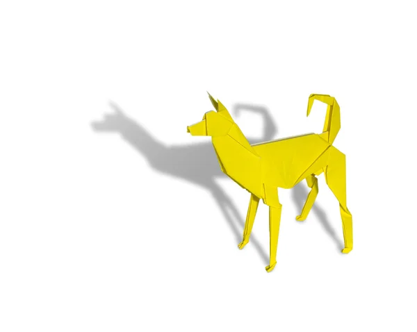 Cão Origami amarelo isolado no branco — Fotografia de Stock