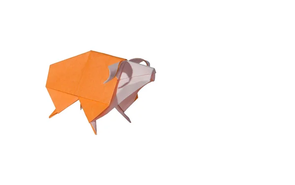 白で隔離されるオレンジ色の折り紙羊 — ストック写真