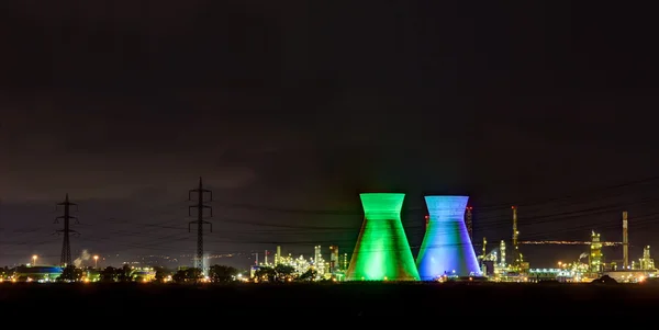 Raffinerie industriali di notte HDR Foto Stock Royalty Free