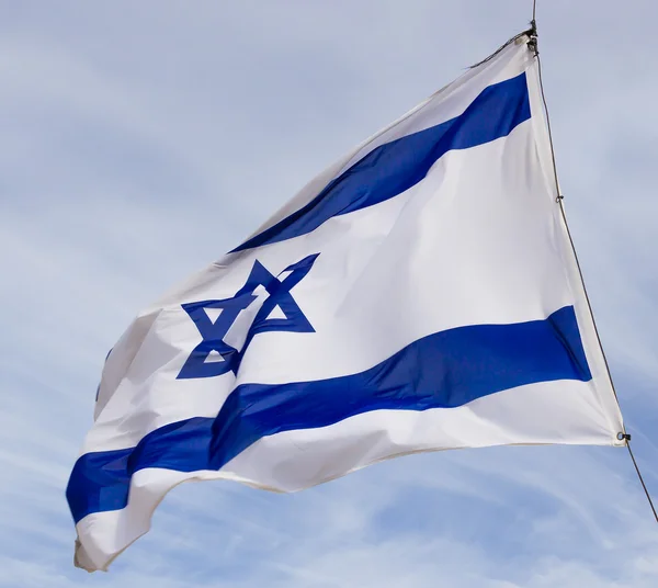 Israël vlag flaping in de wind geïsoleerd — Stockfoto