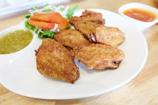 Kızarmış tavuk kanadı.