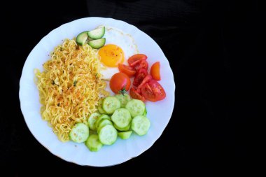 Sağlıklı bir diyet ve yaz diyeti için organik salatalar