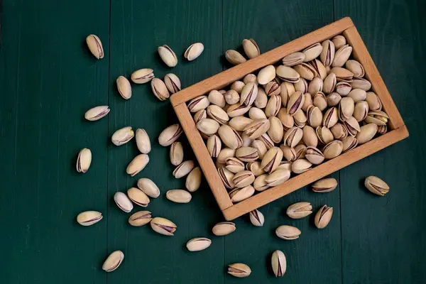 Pistachos Asados Una Caja Madera — Foto de Stock