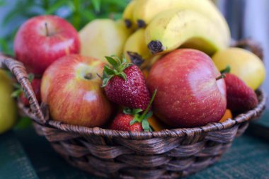 Sepette yaz meyveleri
