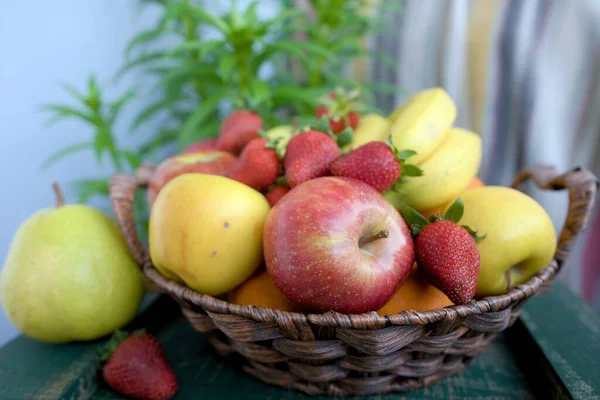 Summer Fruits Basket — Stock Photo, Image