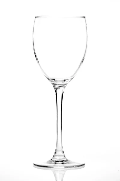 Una copa de vino vacía. aislado sobre un fondo blanco — Foto de Stock