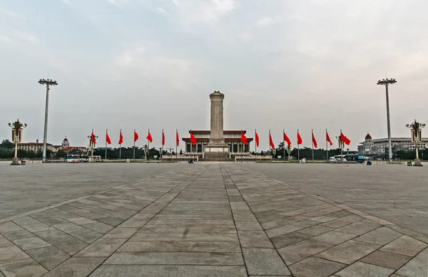 Tiananmen Square, the Monument to the Peoples Heroes and the National Museum of China — Stock Photo, Image