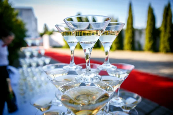 bardak şampanya olay parti üzerinde gelen piramit