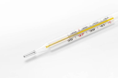 Merkür termometresi. Sağlıklı bir insanın normal sıcaklığı 36.6 'dır.