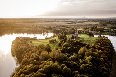 Gün batımında yarımada. İHA atışı