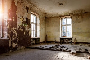 Eski bir sarayda boş bir oda..