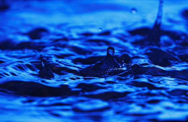 Πιτσιλιές Μπλε Νερού Υγρές Σταγόνες — Φωτογραφία Αρχείου