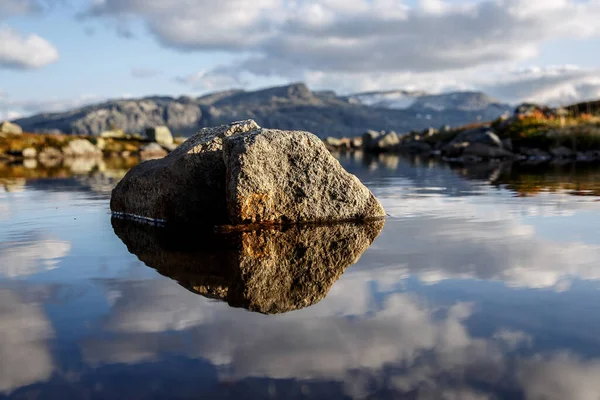 Stenen Waterlandschap Bergen — Stockfoto