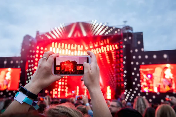 Using Camera Mobile Phone Take Pictures Videos Outdoor Live Concert — Stock Photo, Image