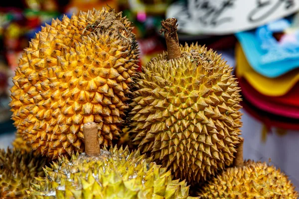 Rei Dos Frutos Durian Grupo Durianos Frescos Mercado Asiático — Fotografia de Stock