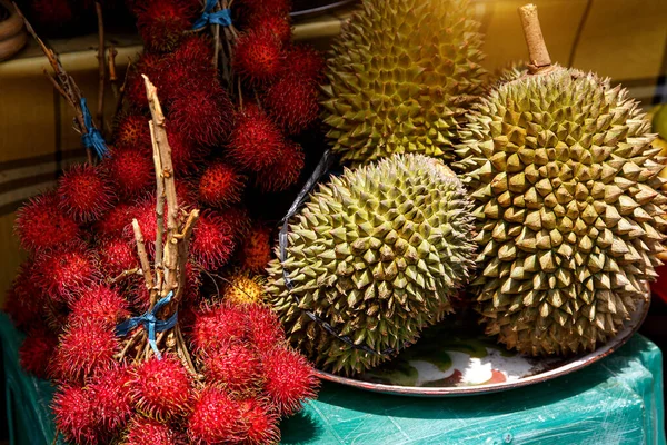 Rei Dos Frutos Durian Grupo Durianos Frescos Mercado Asiático — Fotografia de Stock