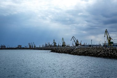 Turnalar limanda, lojistik merkezler denizde.