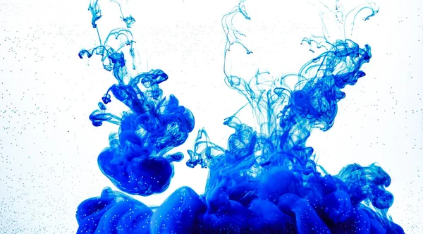 Синие Чернила Воде Абстрактный Фон Белом Фоне — стоковое фото
