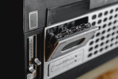 Klasik radyo kaset kaydedicisi. Retro tarzı müzik