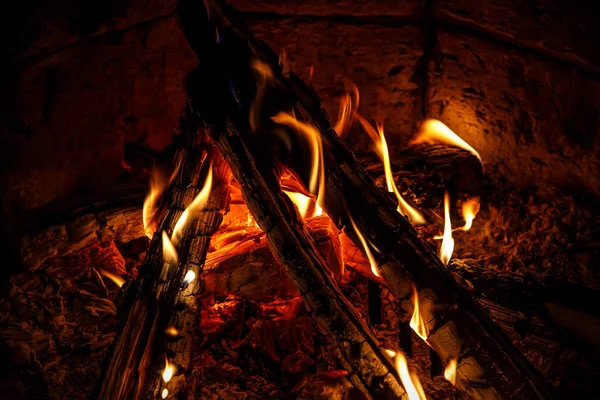 Şöminede Yakacak Odun Yakın Çekim Parlayan Odunlar Ateş Alevler — Stok fotoğraf