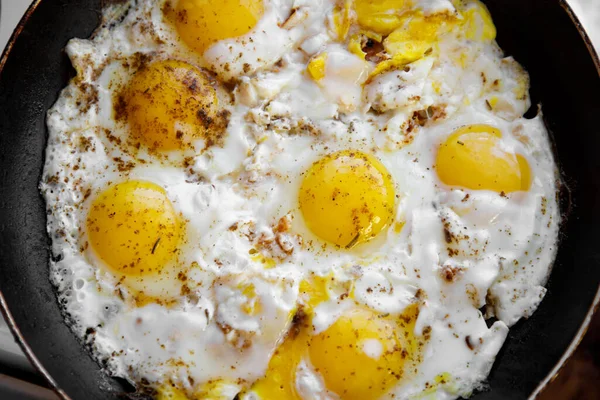Ομελέτα Αυγά Μπαχαρικά Μαγειρεύονται Ένα Τηγάνι — Φωτογραφία Αρχείου