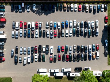 Araba parkının üst görüntüsü