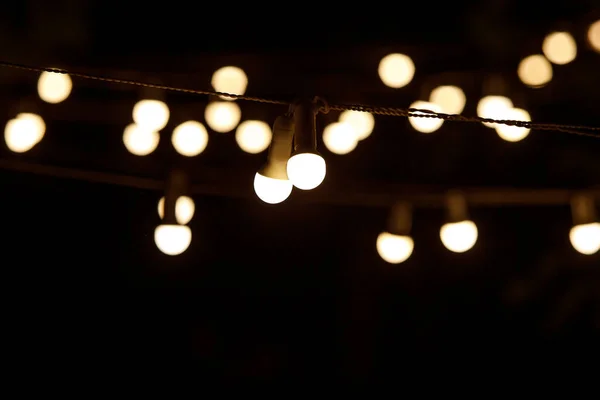 A cadeia de lâmpadas no evento. — Fotografia de Stock