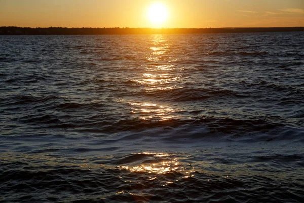 Estrutura da água ao pôr do sol. — Fotografia de Stock