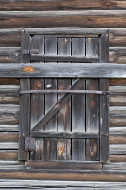 Panoları üzerinden eski Panjur pencere. Eski günlük ev. 