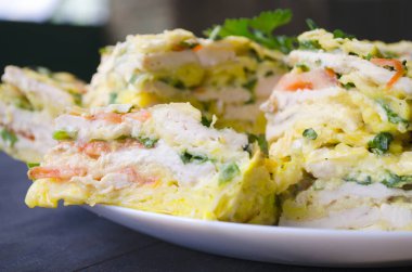 Tabakta kıymalı patates güveci.