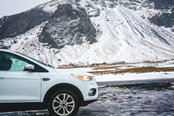 Man Sits White Car Background Mountains Iceland Iceland Transport Winter — Stock Photo, Image