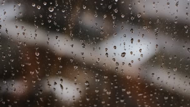 Kapky Deště Stékají Oknem Zblízka Podzimní Počasí Liják Venku Detailní — Stock video