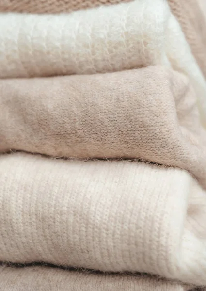 Accogliente Maglioni Lana Naturale Beige Lattiginoso Bianco Piegato Uno Sfondo — Foto Stock