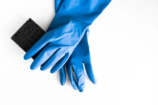 Guantes Goma Azul Para Limpiar Con Paño Sobre Fondo Blanco —  Fotos de Stock