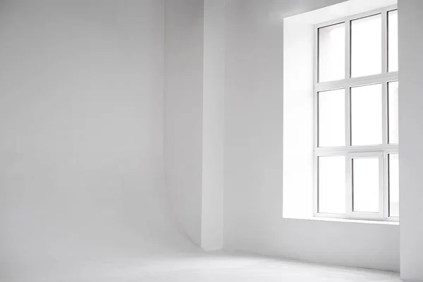 Biały Pokój Dużym Panoramicznym Oknem Całą Ścianę Secesyjne Wnętrze Jasne — Zdjęcie stockowe
