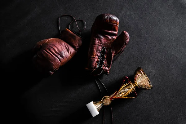 Боксерские Перчатки Чашкой Черном Фоне Вид Сверху Mockup — стоковое фото