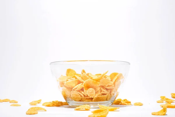 Cornflakes Einem Teller Auf Weißem Hintergrund Trockenes Schnelles Frühstück Amerikanisches — Stockfoto