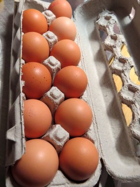 Bir yığın portakal macarons