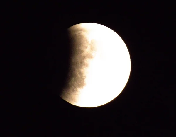 Inizio dell'eclissi lunare — Foto Stock