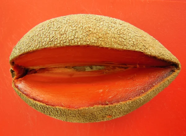 Mamey sapot frukt på orange — Stockfoto