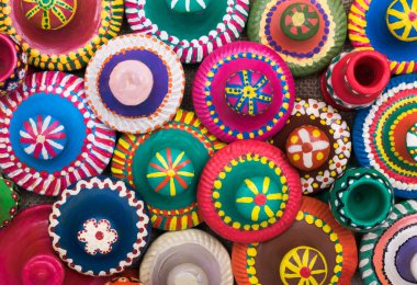 seramik kaplar üst kapakları