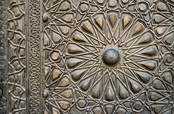 Eski bir cami, eski Kahire bronz-plaka kapı süsleri