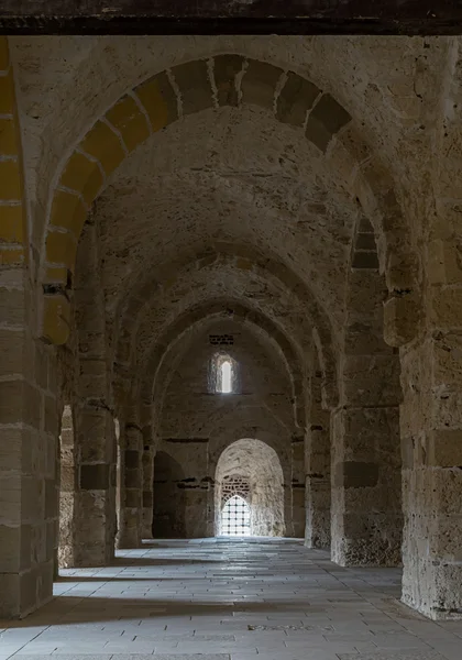 Un passage dans un vieux château historique à Alexandrie, en Egypte — Photo