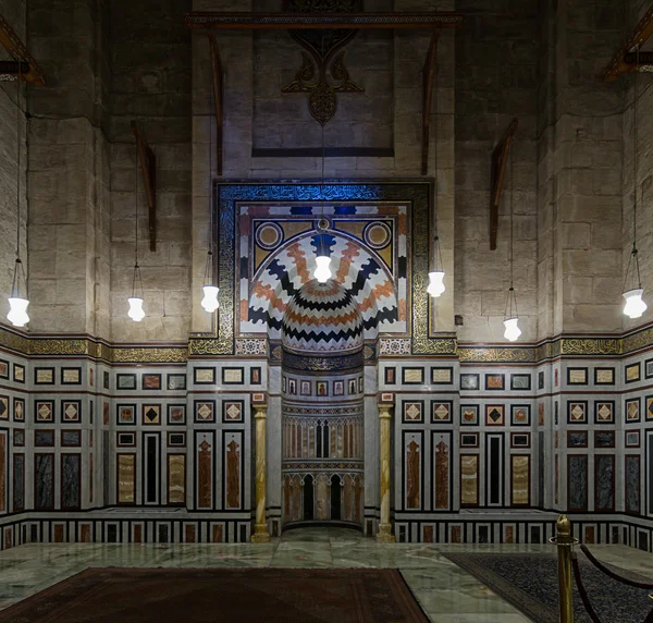 Interior de una antigua mezquita — Foto de Stock